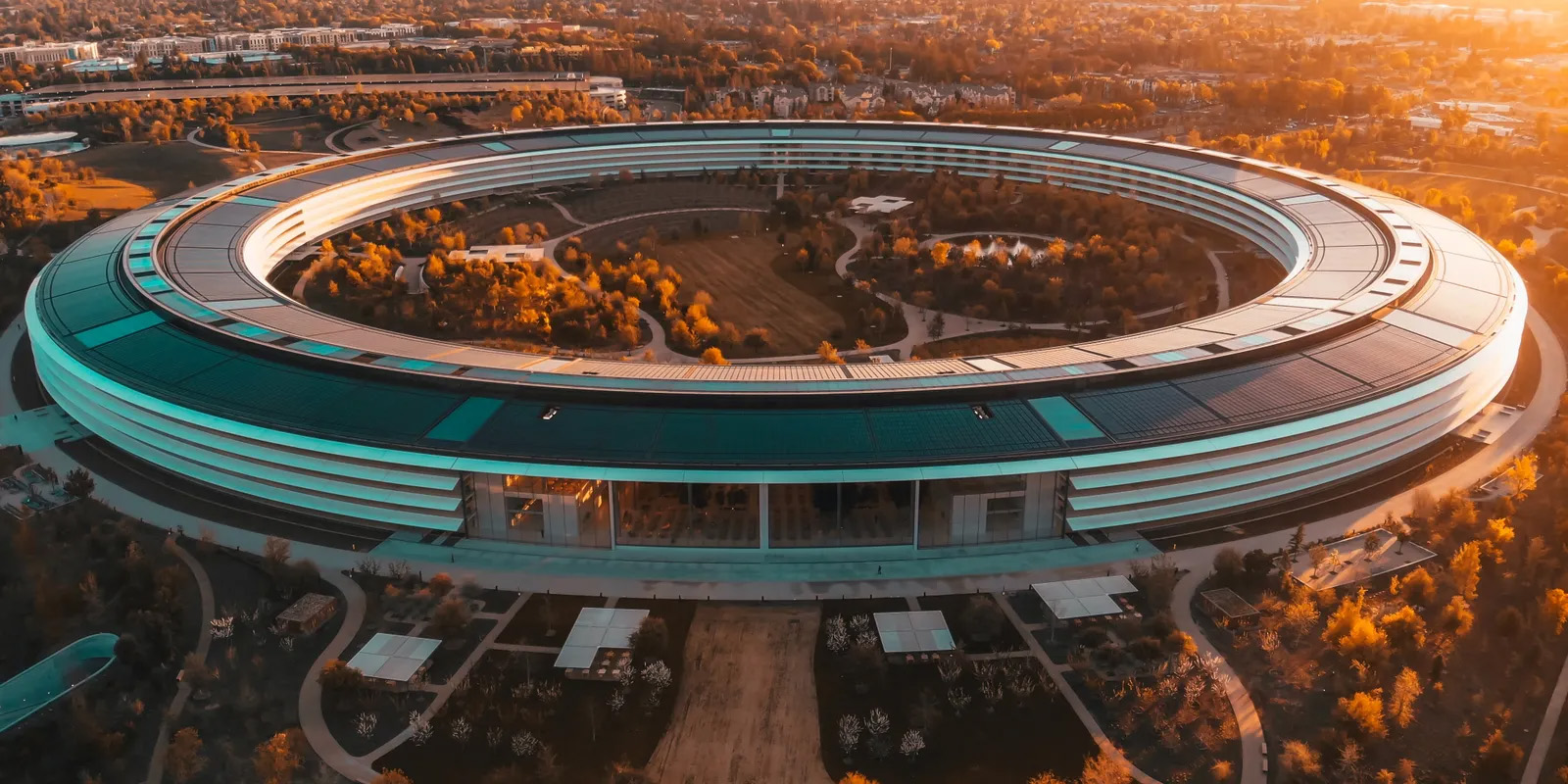 Aerial view of Apple Park campus